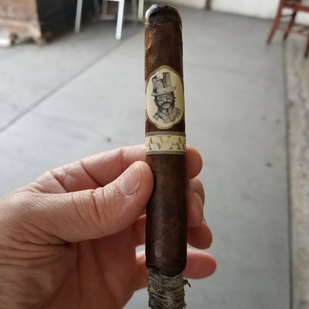 V Cut Cigar Lounge